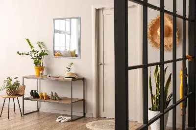 Veidrodis su sidabriniu rėmu elegantiškas
