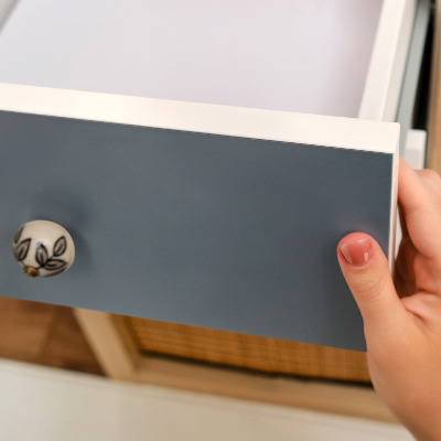 Baldų plėvelė Pastelinė tamsiai mėlyna