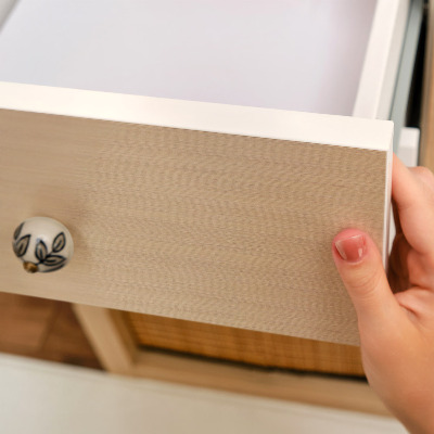 Klijuojama plėvelė baldams Smėlio spalvos fonas