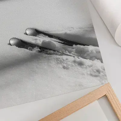 Plakatas svetainei minimalistinis taikos įkvėptas dizainas su baltų ir pilkų atspalvių šešėliais