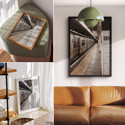 Plakatas Moderni metro platforma, dinamiška architektūrinė erdvė