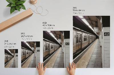 Plakatas Moderni metro platforma, dinamiška architektūrinė erdvė