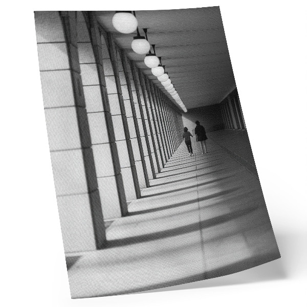 Plakatas svetainei Šiuolaikinė architektūra, ilgi šešėliai, simetrija