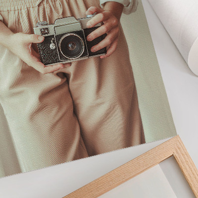 Dekoratyvinis plakatas Asmuo retro fotoaparatas ryškus audinys elegancija