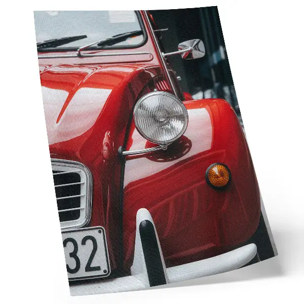 Sieninis plakatas klasikinis automobilis su išraiškingomis detalėmis ir retro atmosfera