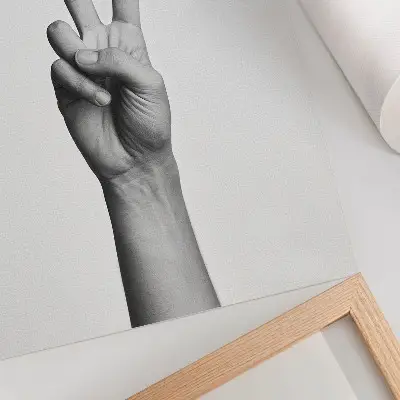 Sieninis plakatas juodai baltas taikos gestas minimalistiniu elegantišku stiliumi