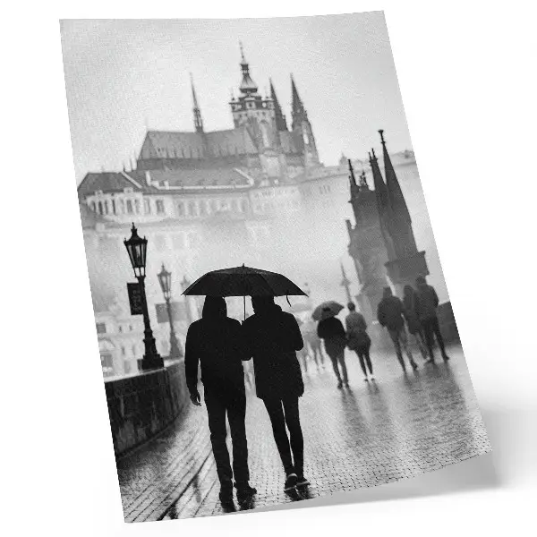 Dekoratyvinis plakatas pasivaikščiojimas per lietų su istorinės architektūros motyvais