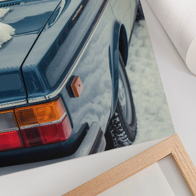 Dekoratyvinis plakatas Retro automobilis sniego mėlyname baltame fone