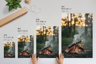 Plakatas svetainei Laužas miško ir dūmų fone