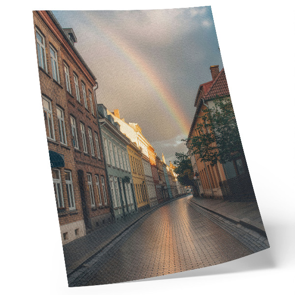 Plakatas Spalvingi daugiabučiai, vaivorykštė, debesuotas dangus
