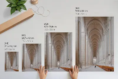 Sieninis plakatas aukštos arkos, elegancija, simetrija, ramybė ir erdvė