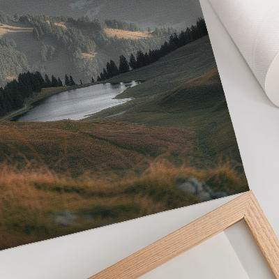 Sieninis plakatas Kalvų, ežero ir kalnų fonas harmonijoje
