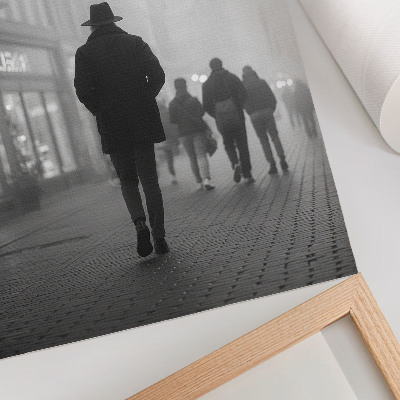 Plakatas svetainei Figūra su skrybėle, rūkas, skėčiai, paslaptis