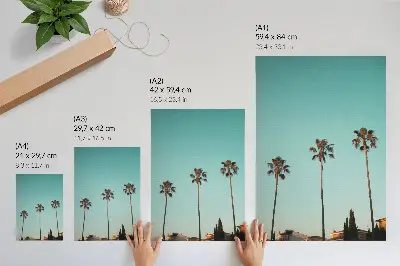 Dekoratyvinis plakatas palmės mėlyname fone, kuriančios egzotišką atmosferą