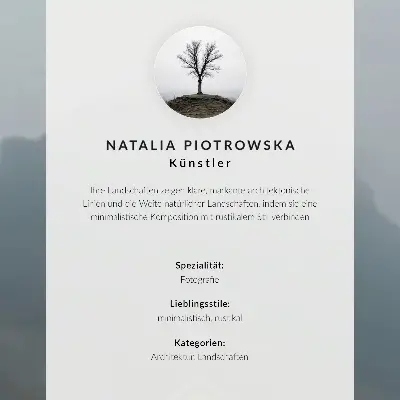 Plakatas svetainei geltono namo rūkas kalnuose su ramiąja atmosfera