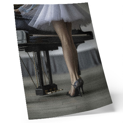 Plakatas svetainei Balerina prie fortepijono, elegancija ir subtilumas