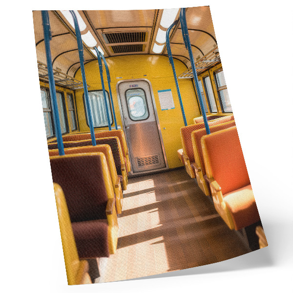 Plakatas svetainei Geltonas vagono salonas su oranžinėmis sėdynėmis