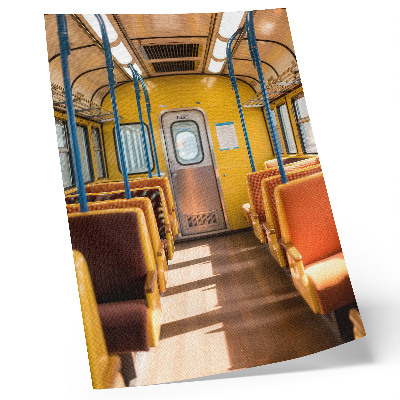 Plakatas svetainei Geltonas vagono salonas su oranžinėmis sėdynėmis