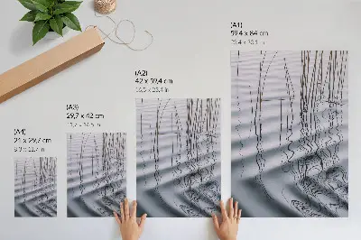 Plakatas minimalistinis bangų ir linijų ant vandens motyvas