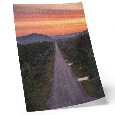 Plakatas Tiesus kelias per mišką pasteliniame saulėlydyje