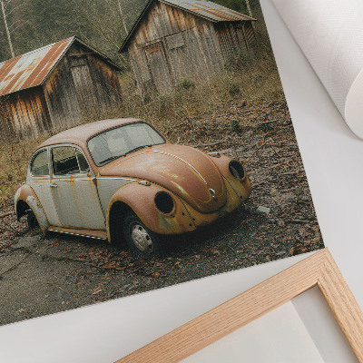 Sieninis plakatas Rūdžių automobilių medinis sandėliukas žaliame miške