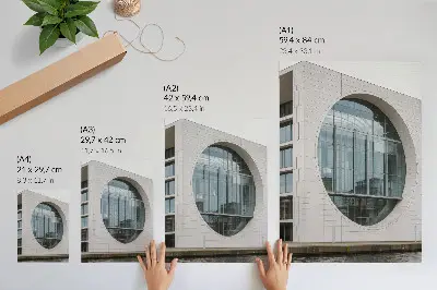 Dekoratyvinis plakatas futuristinis fasadas su griežtomis linijomis ir stiklo konstrukcija