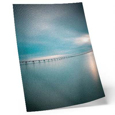 Plakatas Tiltas per ramius mėlynus vandenis