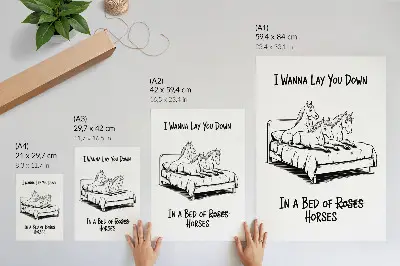 Dekoratyvinis plakatas juodai baltas iliustruotas tekstas su gyvūnais
