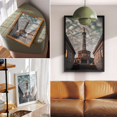Dekoratyvinis plakatas Elegantiška kolona su angelu ir modernia architektūra