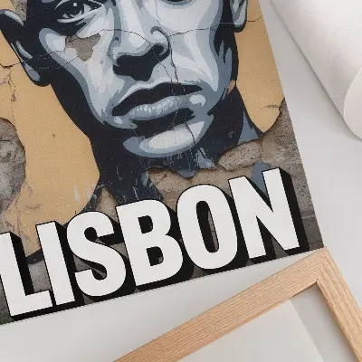 Plakatas svetainei su gatvės stiliaus veido piešiniu ir motyvuojančiu užrašu