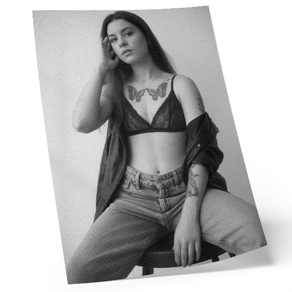 Dekoratyvinis plakatas Monochrominis portretas, laisvė, minimalizmas