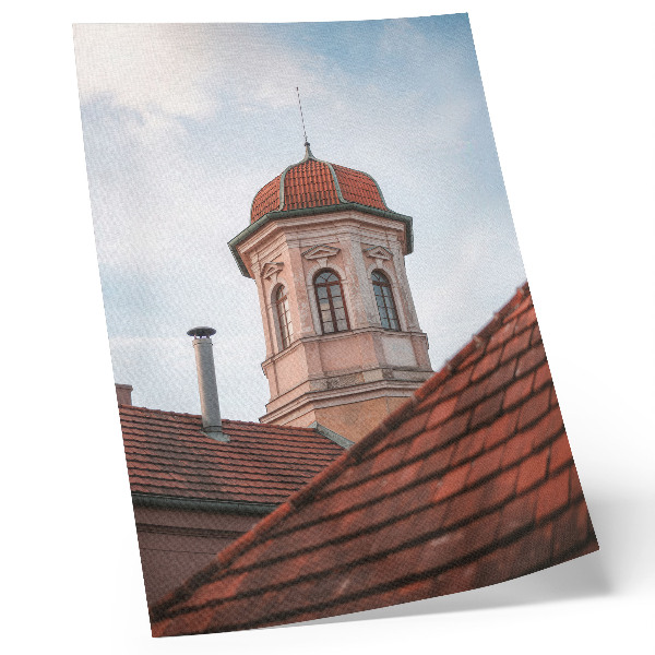 Dekoratyvinis plakatas Kaimiško stiliaus bokšto plytų stogo čerpės, mėlynas dangus