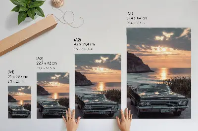 Sieninis plakatas retro automobilis saulėlydyje prie jūros