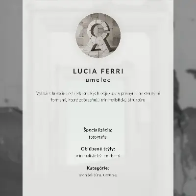 Plakatas svetainei oranžinė siena su trimis langais ir žaliomis žaliuzėmis
