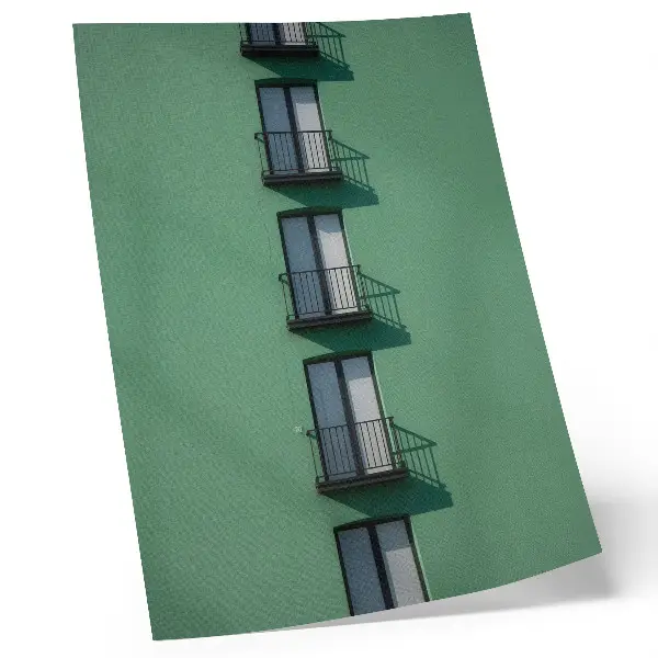 Plakatas modernūs žali fasadiniai langai su balkonais ir šešėliais