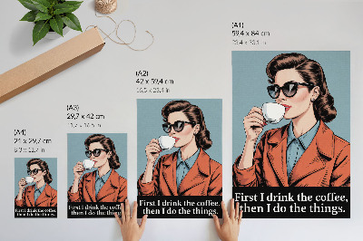 Dekoratyvinis plakatas Retro stiliaus moteris su kavos motyvuojančiu užrašu