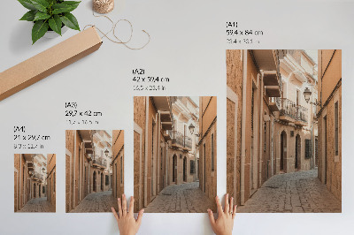 Plakatas svetainei Siaura gatvelė, akmeniniai pastatai, šilti atspalviai