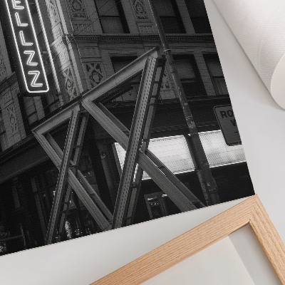 Sieninis plakatas Juodai balta architektūra su neoninėmis viešbučio šviesomis