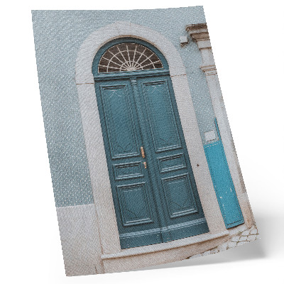 Plakatas Mėlynos durys su baltais architektūriniais elementais