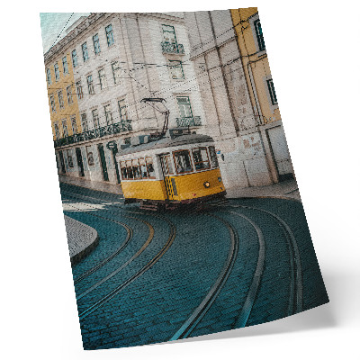 Dekoratyvinis plakatas Geltonas tramvajus ant posūkio miesto gatvėje