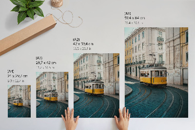 Dekoratyvinis plakatas Geltonas tramvajus ant posūkio miesto gatvėje