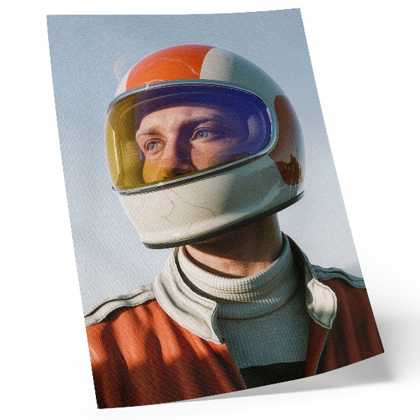 Plakatas Figūra su kosminiu šalmu, futuristinė atmosfera