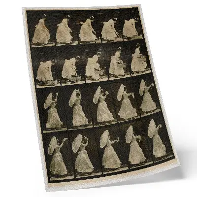 Plakatas svetainei Eadweard Muybridge darbas Moteris, kelianti krepšį ir mojuojanti nosine, sukurtas apie 1887 m.
