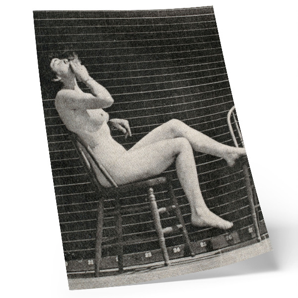 Dekoratyvinis plakatas Moteris, sėdinti nuoga kėdėje ir rūkanti cigaretę, Eadweard Muybridge