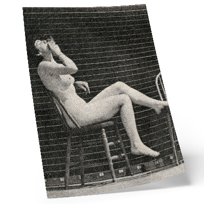 Dekoratyvinis plakatas Moteris, sėdinti nuoga kėdėje ir rūkanti cigaretę, Eadweard Muybridge