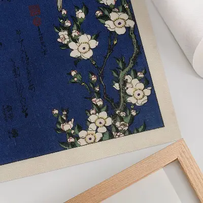 Katsushika Hokusai (1760–1849) „Robinas ant vyšnių žiedų“ plakatas svetainei