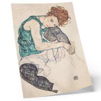 Dekoratyvinis plakatas Egono Schiele „Sėdinti moteris su pakeltu keliu“ (1917 m.)