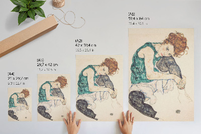 Dekoratyvinis plakatas Egono Schiele „Sėdinti moteris su pakeltu keliu“ (1917 m.)