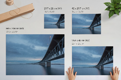 Plakatas ant drobės Modernus tiltas per ramų vandenį