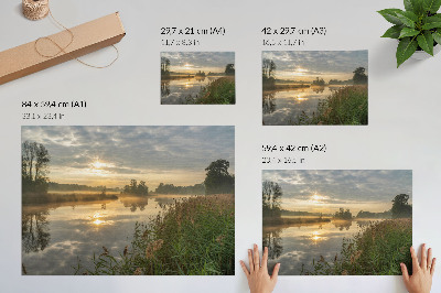 Plakatas ant drobės Rūkotas rytas prie ežero su gamtos atspindžiais